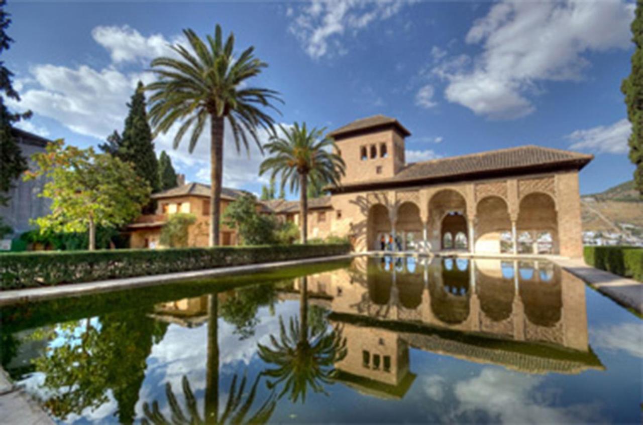 Amplio Y Centrico, Recien Reformado, Calefaccion Central, Jardines, Supermercados, Cafeterias Y Todos Los Servicios En El Corazon De La Ciudad Granada Esterno foto