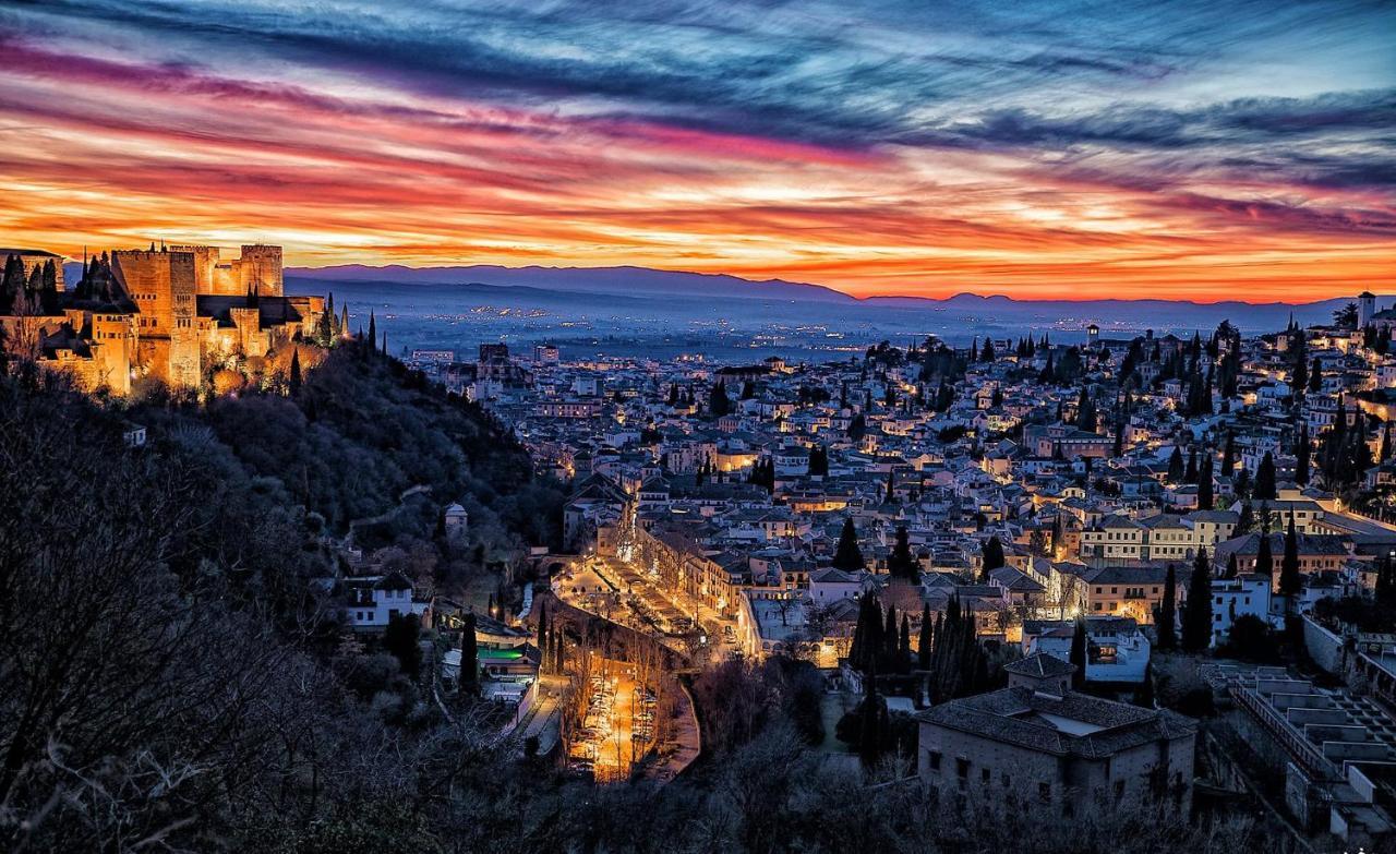 Amplio Y Centrico, Recien Reformado, Calefaccion Central, Jardines, Supermercados, Cafeterias Y Todos Los Servicios En El Corazon De La Ciudad Granada Esterno foto